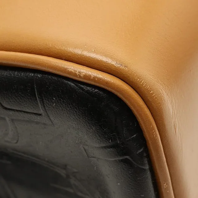 Saint Laurent Yves Flap Bag in Leather from A Retro Tale, photo 6 of 10