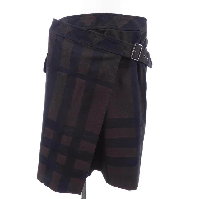 Burberry London Check Skirt from LuxUness
