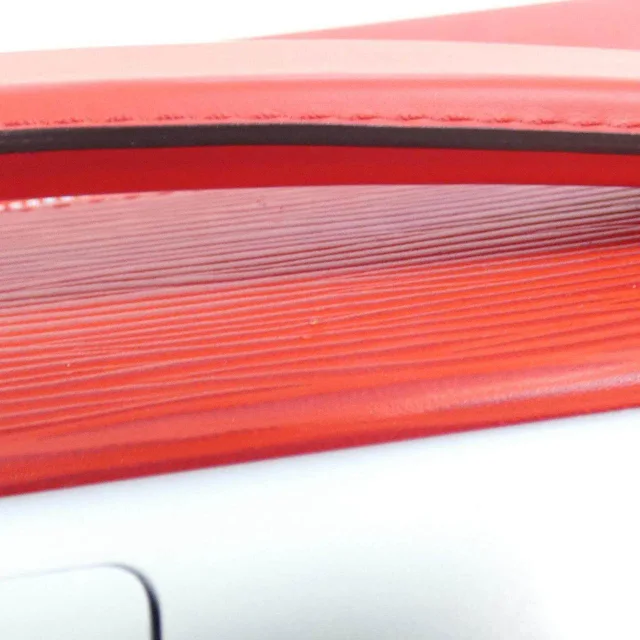 Louis Vuitton Horizon Epi Suitcase in Red Calfskin from LuxUness, photo 7 of 8