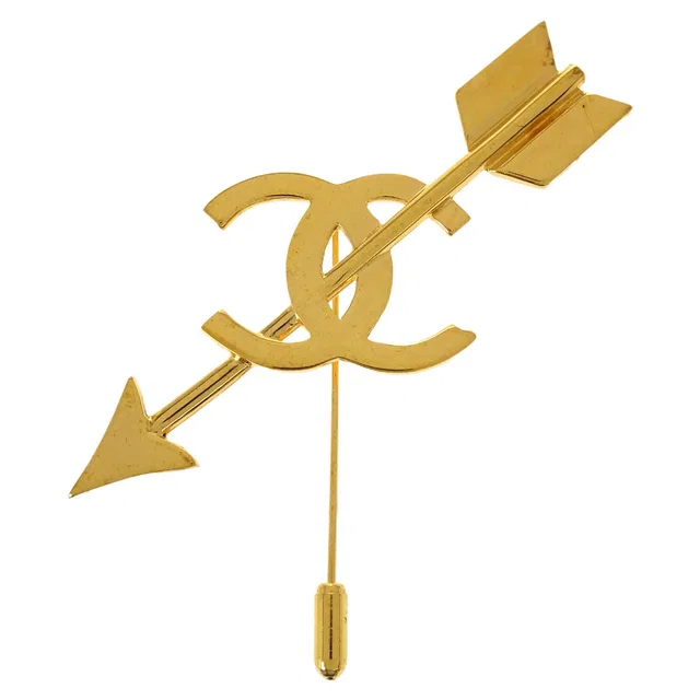 Chanel CC And Arrow Brooch Pin Gold 28 in Gold from AMORE Vintage Tokyo