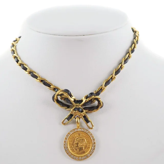 Chanel Coin Ribbon Necklace in Gold Gold-plated metal from LuxUness, photo 3 of 10