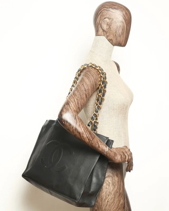 Chanel CC Chain Tote Bag in Leather from A Retro Tale, photo 17 of 17