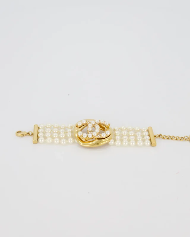 Chanel Pearls and Gold Turnlock Bracelet With CC Logo in Gold from Sellier, photo 3 of 5