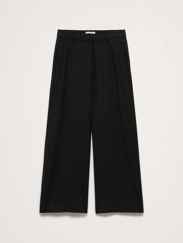 Banana Republic The Everyday Wide-Leg Pant in Italian Lightweight Wool in Black, photo 4 of 8 from Banana Republic (Canada)