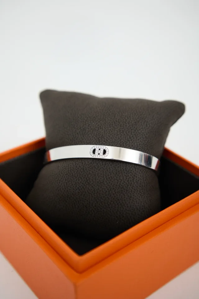 Hermès 18K White Gold D'Ancre Small Diamond Bracelet in White from VSP Consignment, photo 2 of 4