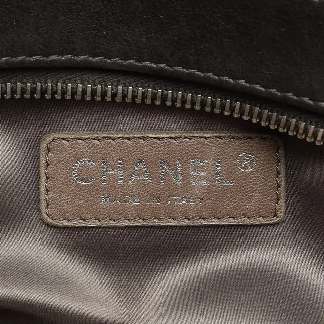 Chanel Bubble Quilt Bowling Bag in Leather from A Retro Tale, photo 7 of 9