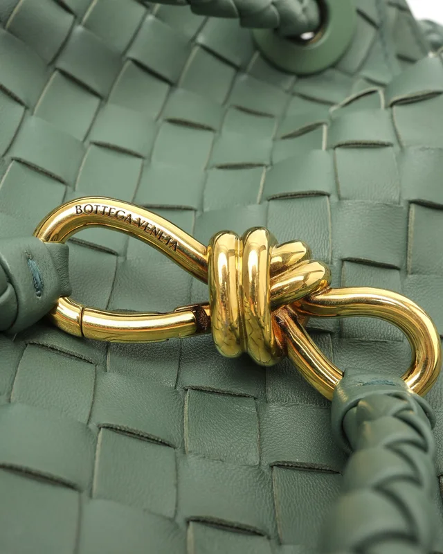 Bottega Veneta Intrecciato Medium Andiamo Bag in Woven leather from A Retro Tale, photo 9 of 11
