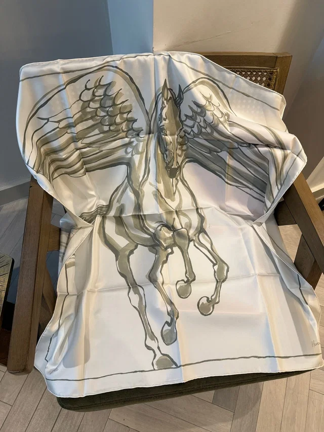 Hermès Silk Scarf Libre Comme Pegase 90 cm in Silk from Luxury Promise