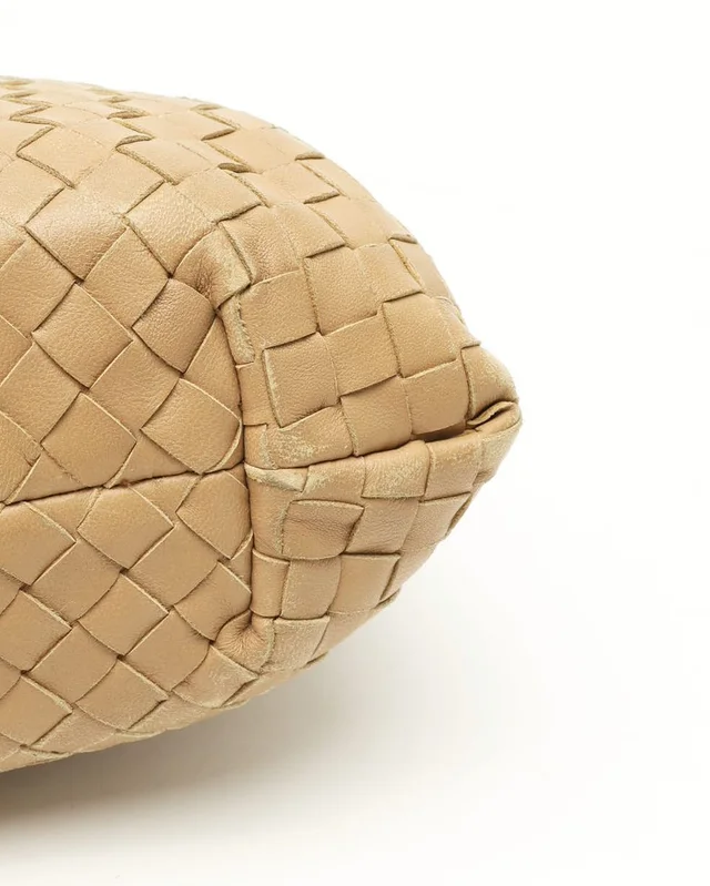 Bottega Veneta Intrecciato Capri Small Bag in Woven leather from A Retro Tale, photo 11 of 13
