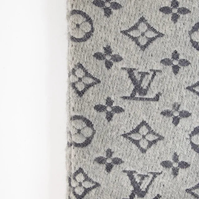 Louis Vuitton Light Grey Monogram Classic Scarf in Grey Wool from Labellov, photo 3 of 3