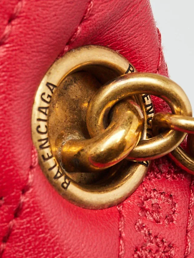 Balenciaga Red Quilted Embossed Leather BB Chain Round Small Flap Bag in Red Leather from Yoogis, photo 5 of 12
