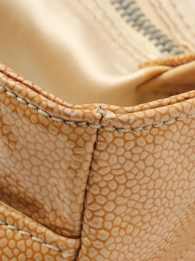 Chanel Caviar Skin 2.55 Chain Tote Bag, Beige, circa 2005 in Beige Caviar leather from VINTAGE QOO TOKYO, photo 13 of 16