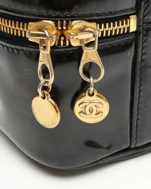 Chanel CC Patent Vanity Crossbody Bag in Patent leather from A Retro Tale, photo 7 of 13