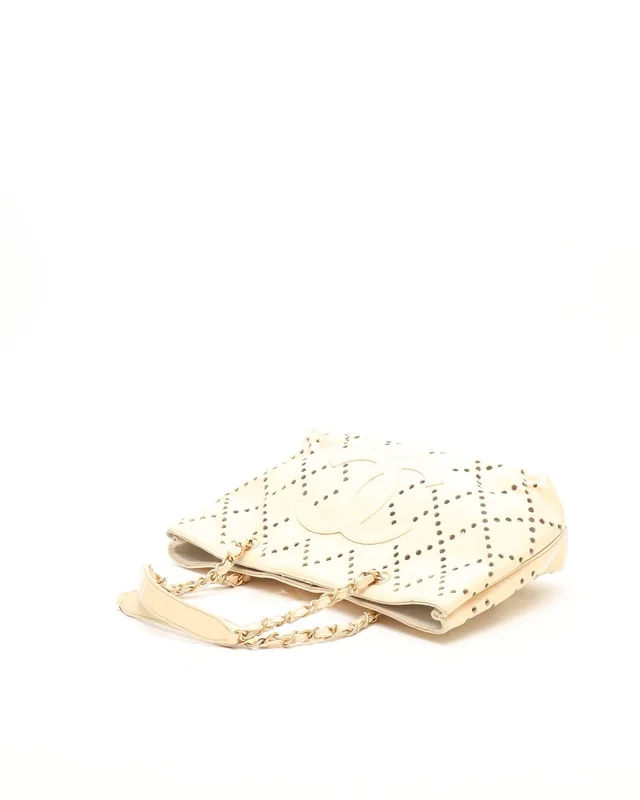 Chanel Patent Perforated CC Tote Bag in Patent leather from A Retro Tale, photo 5 of 12