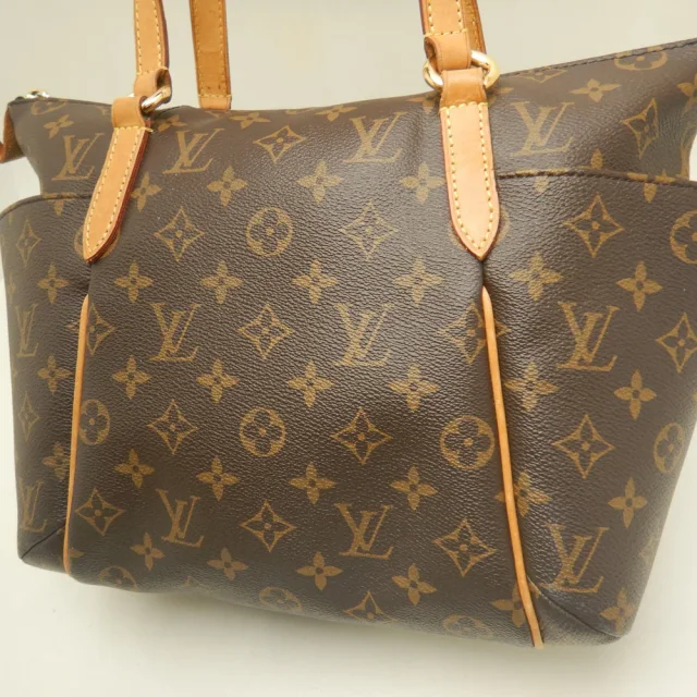 Louis Vuitton Monogram Tote Bag in Brown Canvas from LuxUness, photo 6 of 8