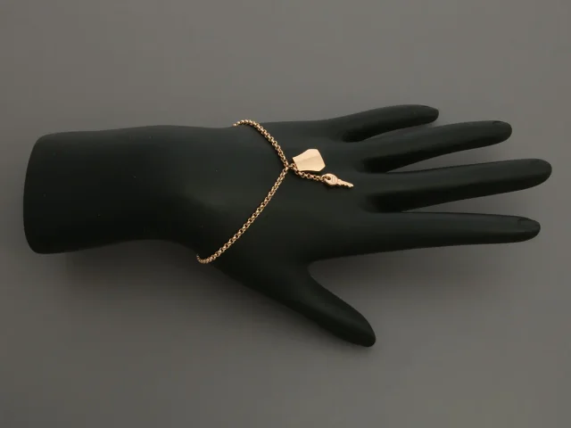 Hermès 18K Rose Gold Kelly Clochette Bracelet in Pink from Ann's Fabulous Finds, photo 6 of 6