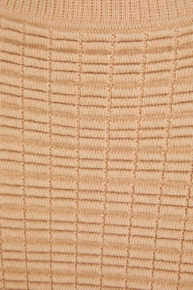 Khaite Textured-Knit Cashmere-Blend Skirt in Beige, photo 4 of 4 from THE OUTNET