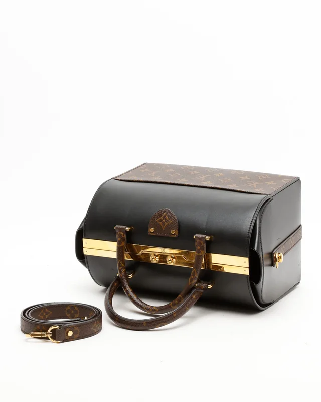 Louis Vuitton Monogram Speedy Doctor 25 Bag in Coated canvas from A Retro Tale, photo 4 of 10