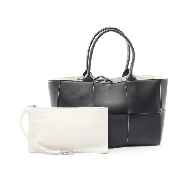 Bottega Veneta Arco Leather Tote Bag in Leather from LuxUness