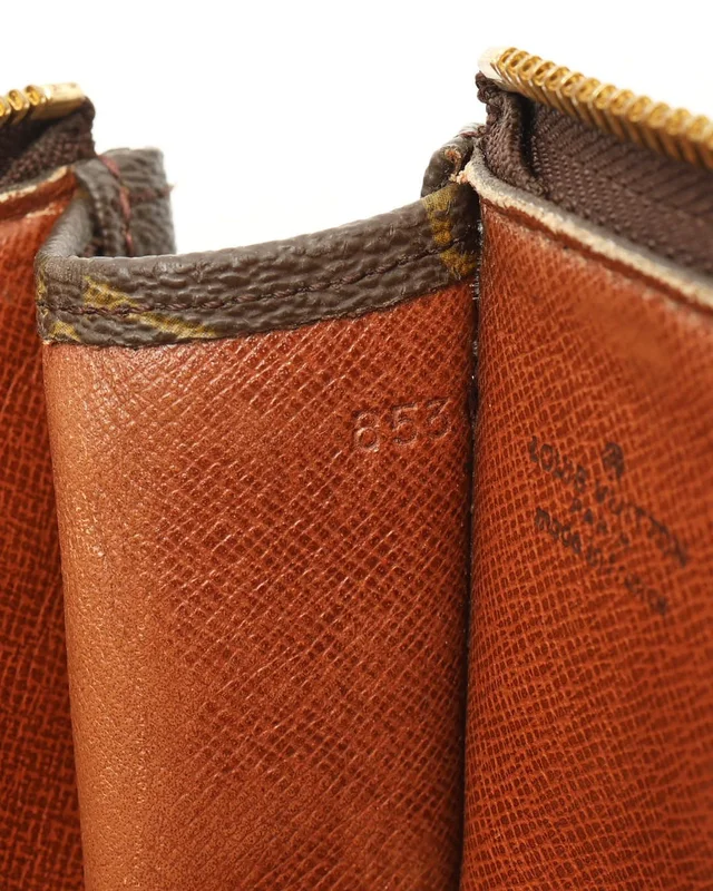 Louis Vuitton Monogram Laptop Case, size 17-Inch in Coated canvas from A Retro Tale, photo 5 of 6