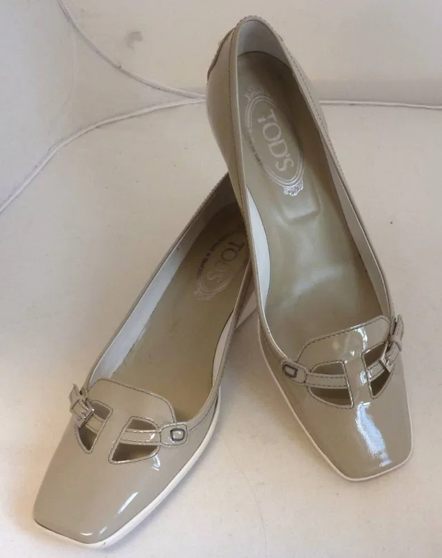 Tod's Patent Leather Cutout Buckle Low Wedge Pumps Flats Size 41 (UK 7.5-8/ 26cm) in Beige Patent leather from Oxfam Online Shop