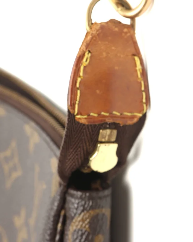 Louis Vuitton Monogram Pochette Accessoires Bag in Coated canvas from A Retro Tale, photo 6 of 9