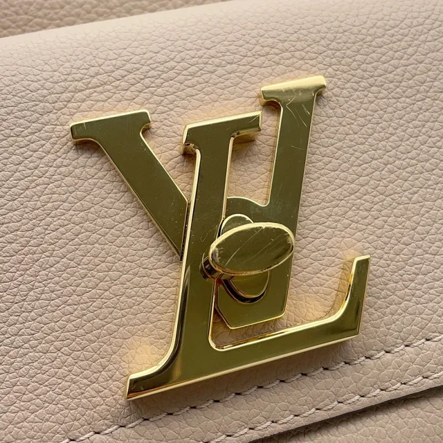 Louis Vuitton Lockme Bucket NV BeigeM57688 Leather in Leather from GALLERY RARE, photo 8 of 19
