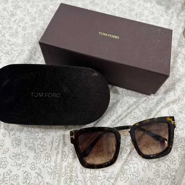 Tom Ford Women's Sunglasses - Brown/Black in black|brown|red from Depop, photo 1 of 1