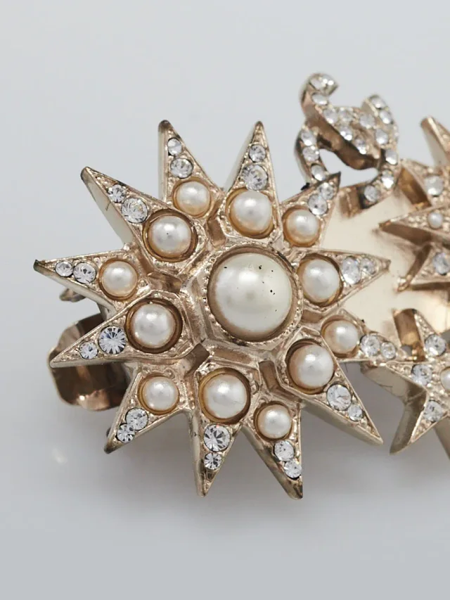 Chanel Faux Pearl and Crystal Barette from Yoogis, photo 4 of 11