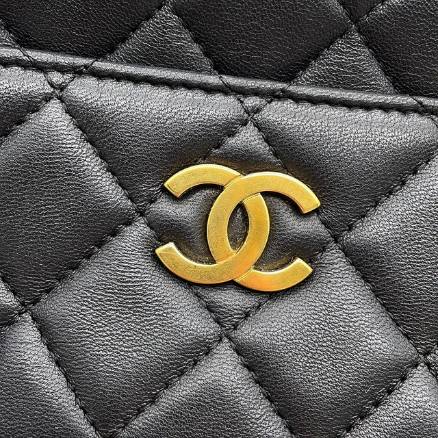 Chanel Matelasse ChainShoulder Bag BlackA91796 Lambskin Size 18 in Lambskin from GALLERY RARE, photo 9 of 15