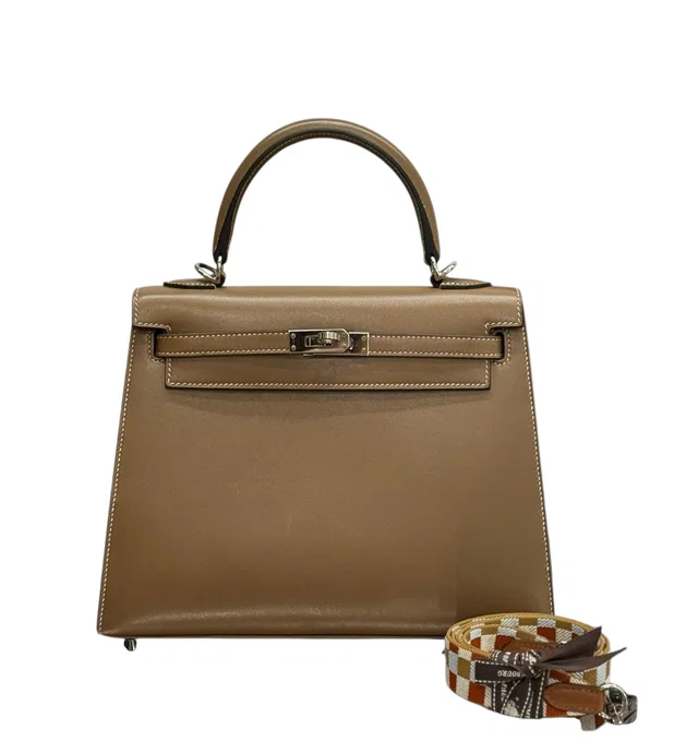 Hermès Kelly 25 in Tadelakt Leather Etoupe Sellier with PHW in Taupe Leather from Luxury Promise