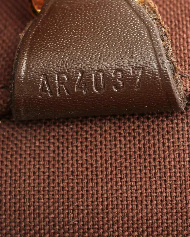 Louis Vuitton Damier Greenwich PM Bag in Canvas from A Retro Tale, photo 8 of 9