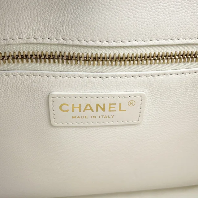Chanel ChainTote Bag WhiteAS3953 Caviar Leather in Caviar leather from GALLERY RARE, photo 14 of 15