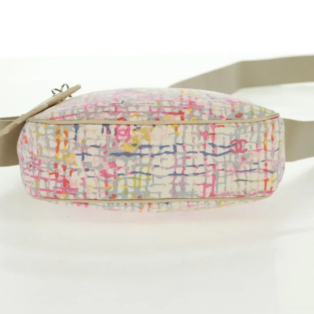 Chanel Vintage Clover Camera Printed Canvas Multicolour Bag in Multicolor Canvas from HEWI, photo 17 of 24