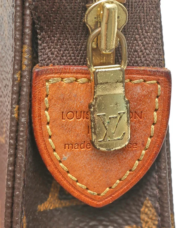 Louis Vuitton Monogram Toiletry Pouch 15 in Coated canvas from A Retro Tale, photo 6 of 8