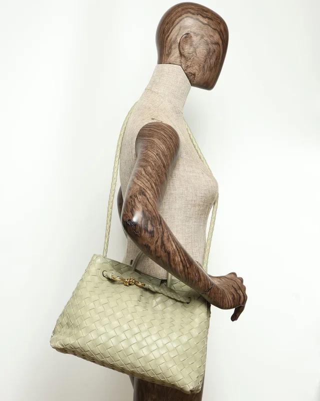 Bottega Veneta Intrecciato Medium Andiamo Bag in Woven leather from A Retro Tale, photo 9 of 9