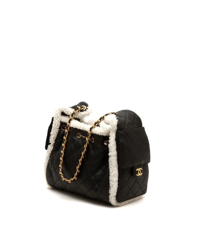 Chanel Small Shearling 25 Bag in Leather from A Retro Tale, photo 3 of 9