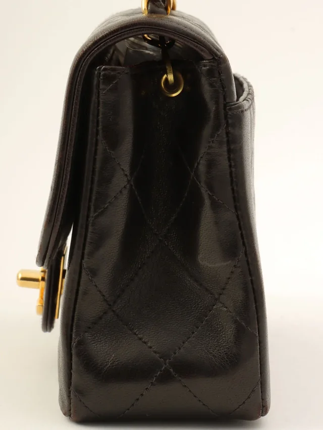 Chanel CC turn-lock chain bag, circa 1995, black in Black Lambskin from VINTAGE QOO TOKYO, photo 4 of 14