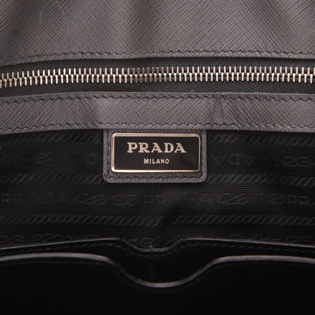 Prada handbag in grey Saffiano leather in Grey Saffiano leather from Collector Square, photo 4 of 5