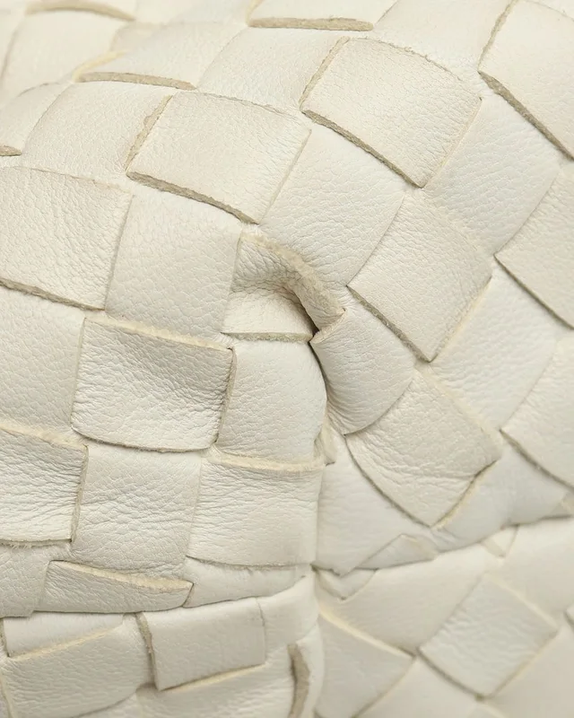 Bottega Veneta Intrecciato Capri Small Bag in Woven leather from A Retro Tale, photo 7 of 9