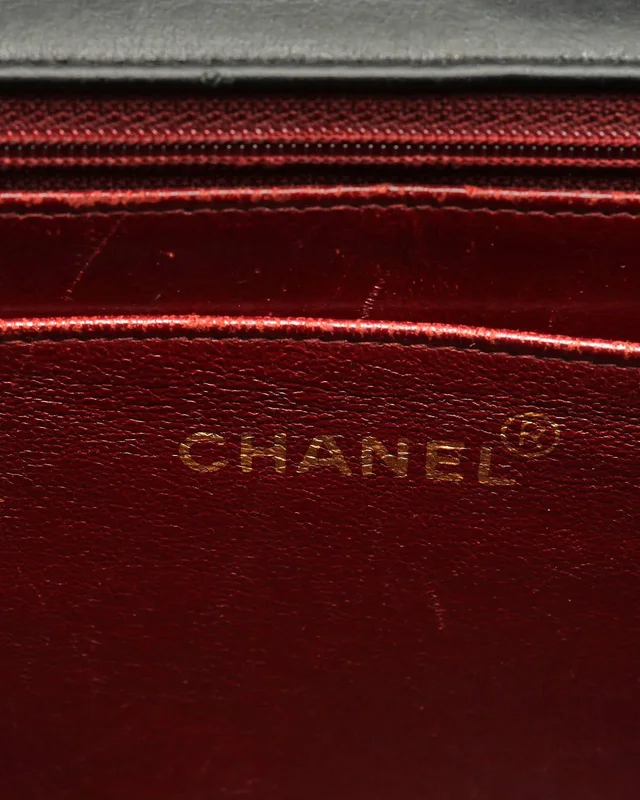 Chanel Classic Maxi Single Flap Bag in Lambskin from A Retro Tale, photo 9 of 10