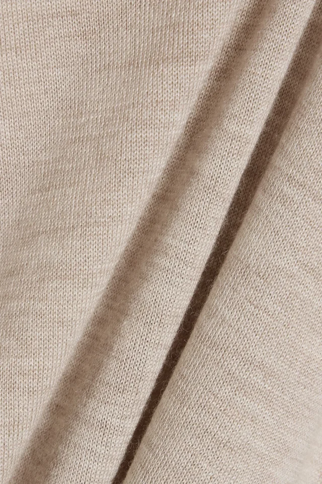 Brunello Cucinelli Cashmere and Silk-Blend Crew-Neck Sweater in Beige, photo 4 of 4 from THE OUTNET