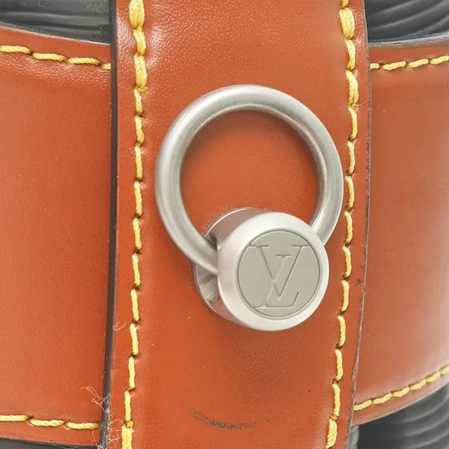 Louis Vuitton Epi Twist Bucket Bag in Leather from A Retro Tale, photo 7 of 12