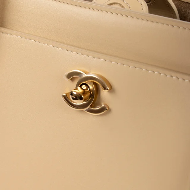 Chanel 26S Beige Leather Cerf Executive Small Tote Bag in Beige Leather from Labellov, photo 7 of 10