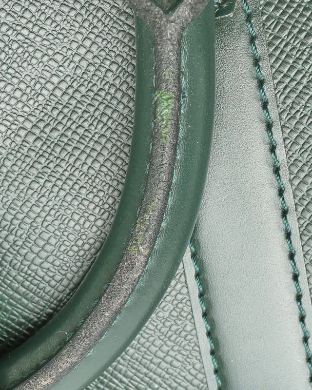 Louis Vuitton Taiga Helanga 1 Poche Travel Bag in Suede from A Retro Tale, photo 6 of 9