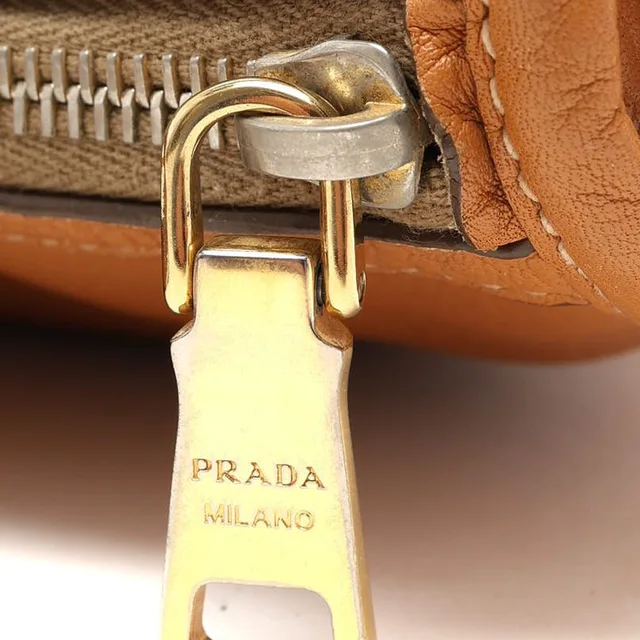 Prada Vitello Daino Zip Tote Bag in Leather from A Retro Tale, photo 6 of 9