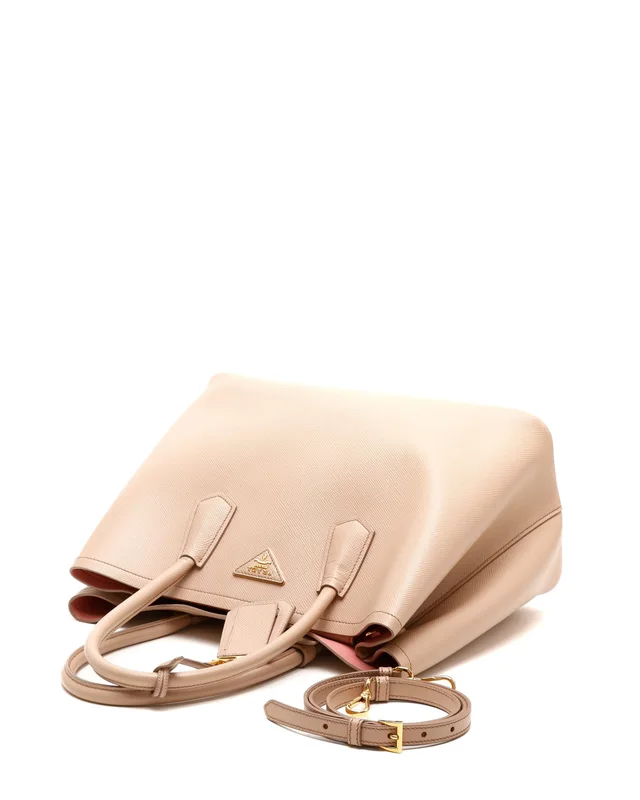 Prada Saffiano Medium Cuir Tote Bag in Saffiano leather from A Retro Tale, photo 4 of 8