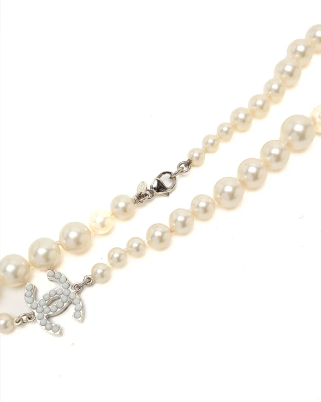 Chanel Coco Mark Pearl Long Necklace from A Retro Tale, photo 3 of 3