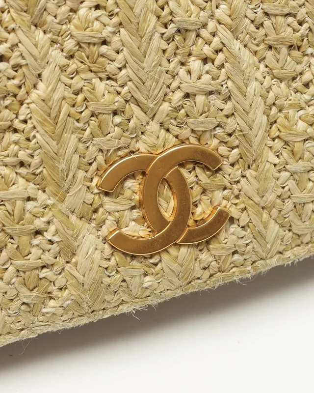 Chanel Raffia Wallet On Chain Bag in Raffia from A Retro Tale, photo 6 of 13