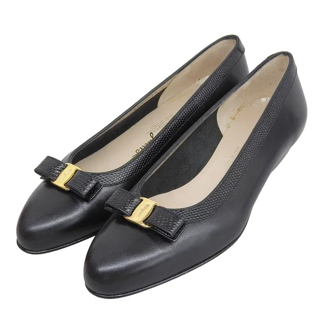 Ferragamo Leather Pumps in Black Leather from LuxUness